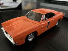Dodge Charger R/T.  1:25