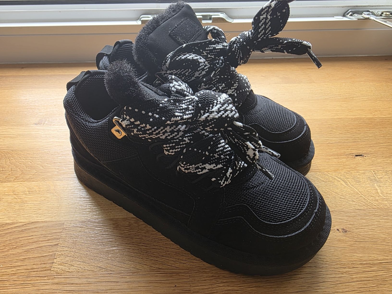 Adidas Damenschuhe: Adidas-UGG-Fashion – Neu (gemäss Beschreibung) aus La Chaux-de-Fonds von Pfer6799 2