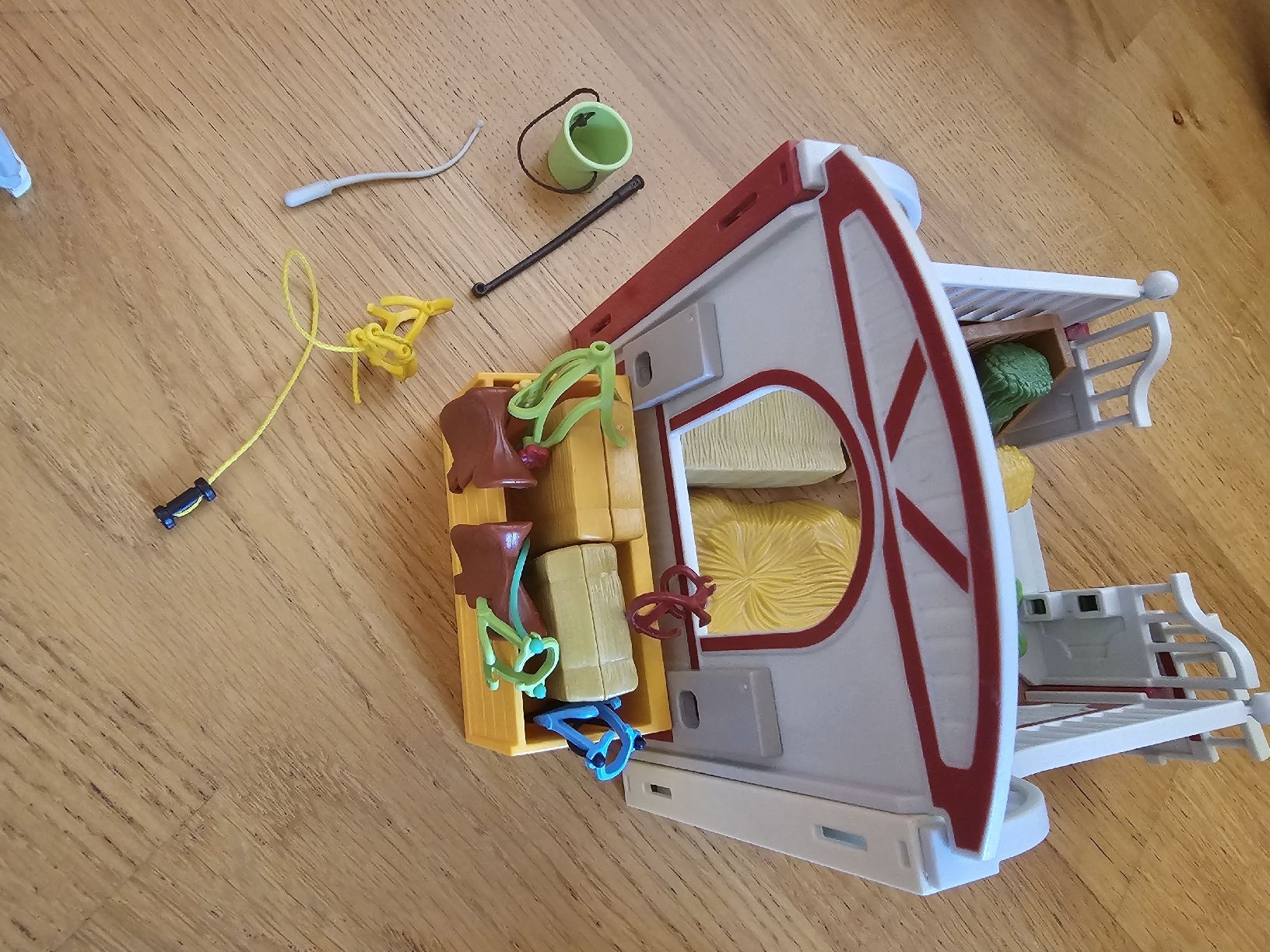 Playmobil Spielzeuge: Playmobil Pferdestall – Gebraucht aus Landquart von scharlachroti