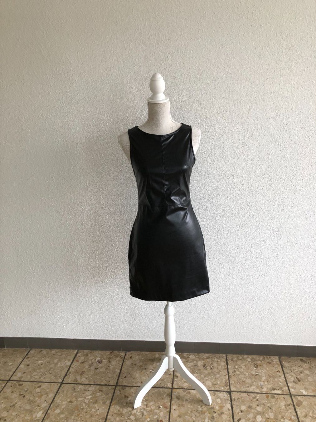 Vestiti: Kleid aus Kunstleder Grösse S – Usato da Oberkulm venduto da Seaside2018