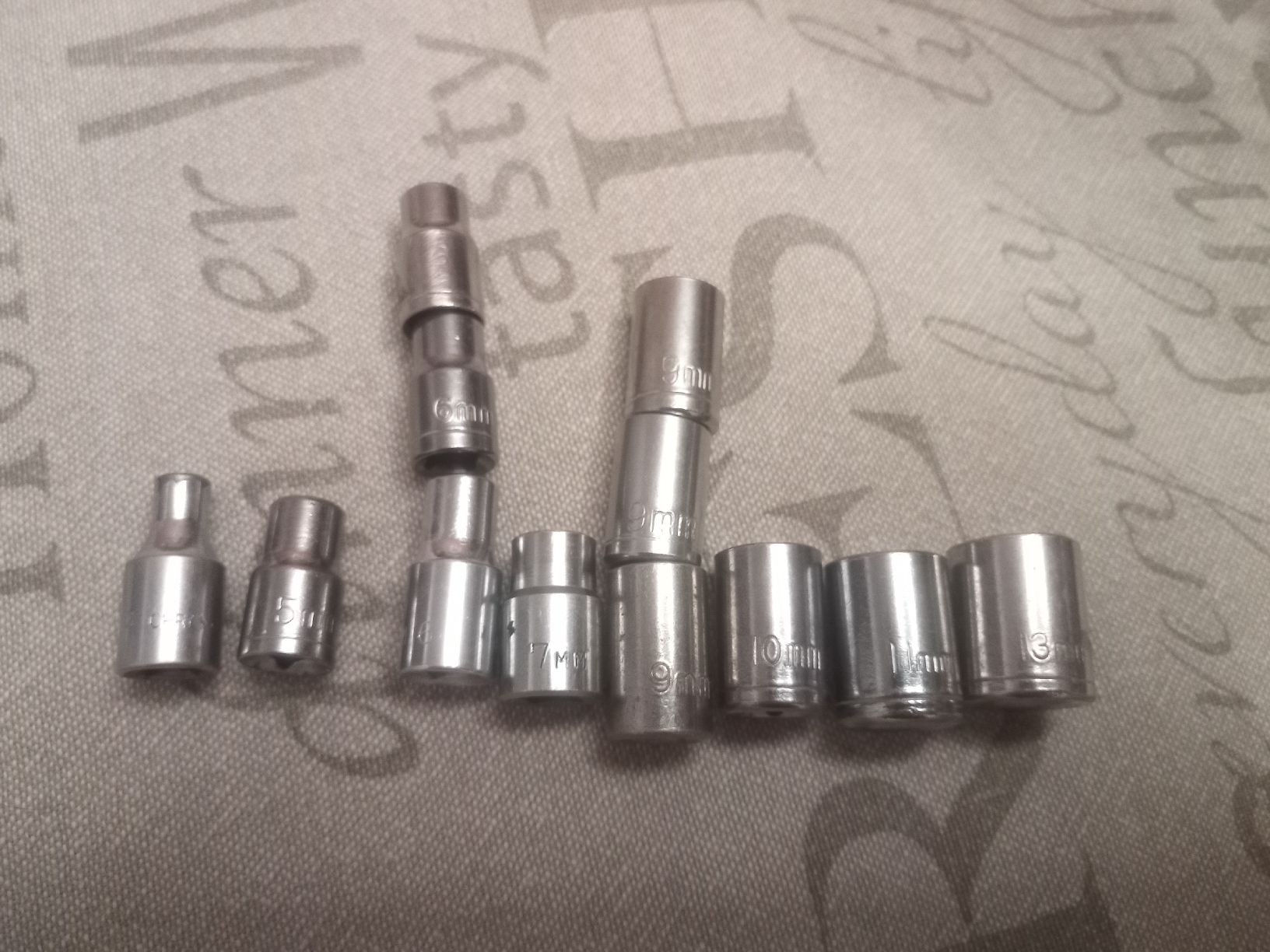 Tous les outils: Lot de 12 douilles de différentes tailles – D'occasion à Sion par Stefan1938