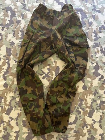 Neuwertige TAZ 90 Armee Militär Hosen 40 76 Pantalons Hose