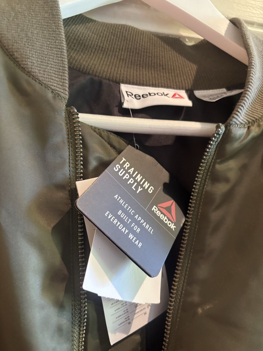 Reebok Giacche: Reebok veste new – Nuovo e nell'imballaggio originale da St-Légier- La Chiésaz venduto da anh_9289 1