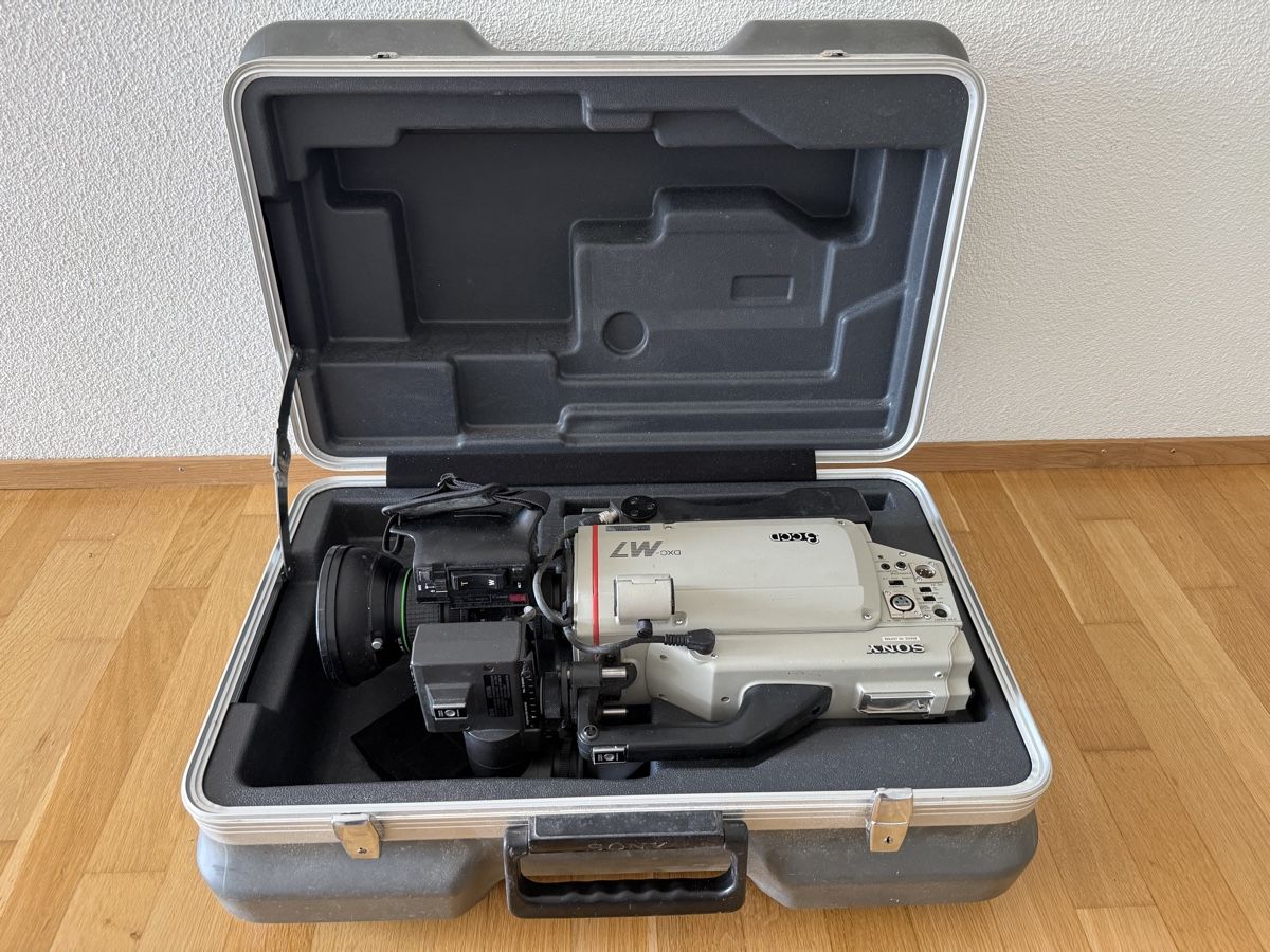 Sony Camcorder: Sony DXC M7 Kamera Profikamera – Gebraucht aus Giswil von urr_7c5j 2
