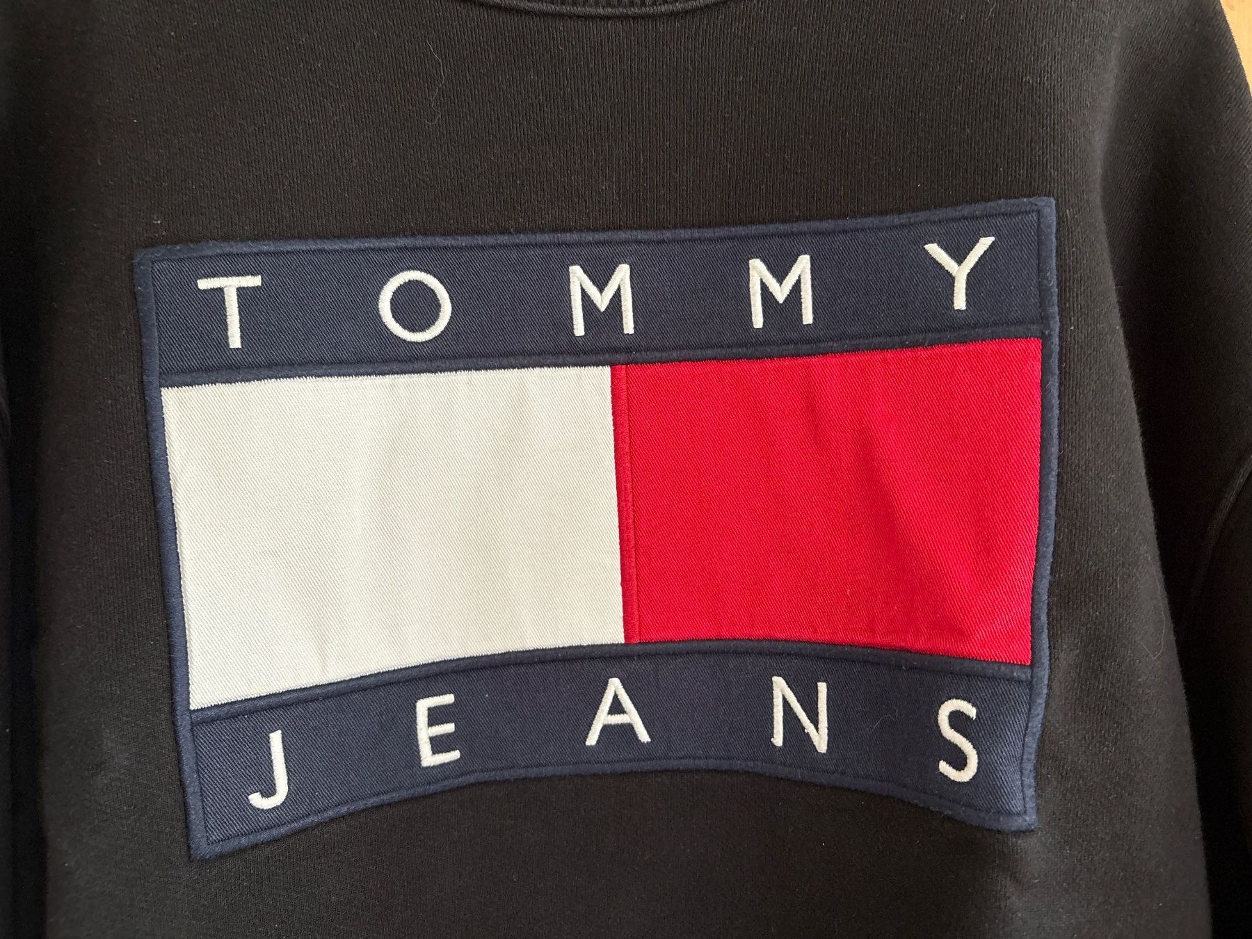 Pullover & Sweatshirts: Tommy Jeans Schwarzer Pullover, Grösse M – Gebraucht aus Ibach von lisch3 1
