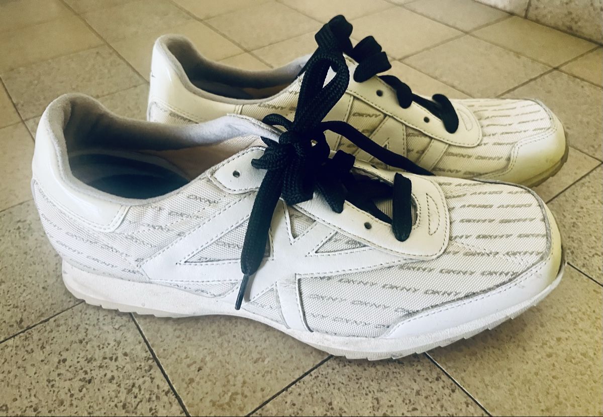 DKNY Scarpe da donna: DKNY Damen-Sneaker Weiss mit Logo – Usato da Zürich venduto da Hypera 1