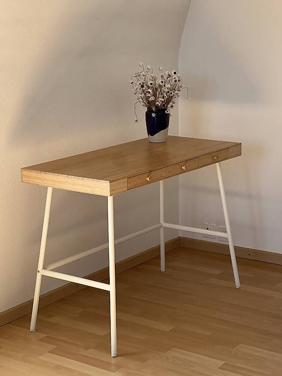 Scrivanie: Schreibtisch LILLÅSEN IKEA – Usato da Zürich venduto da eli_ry7v