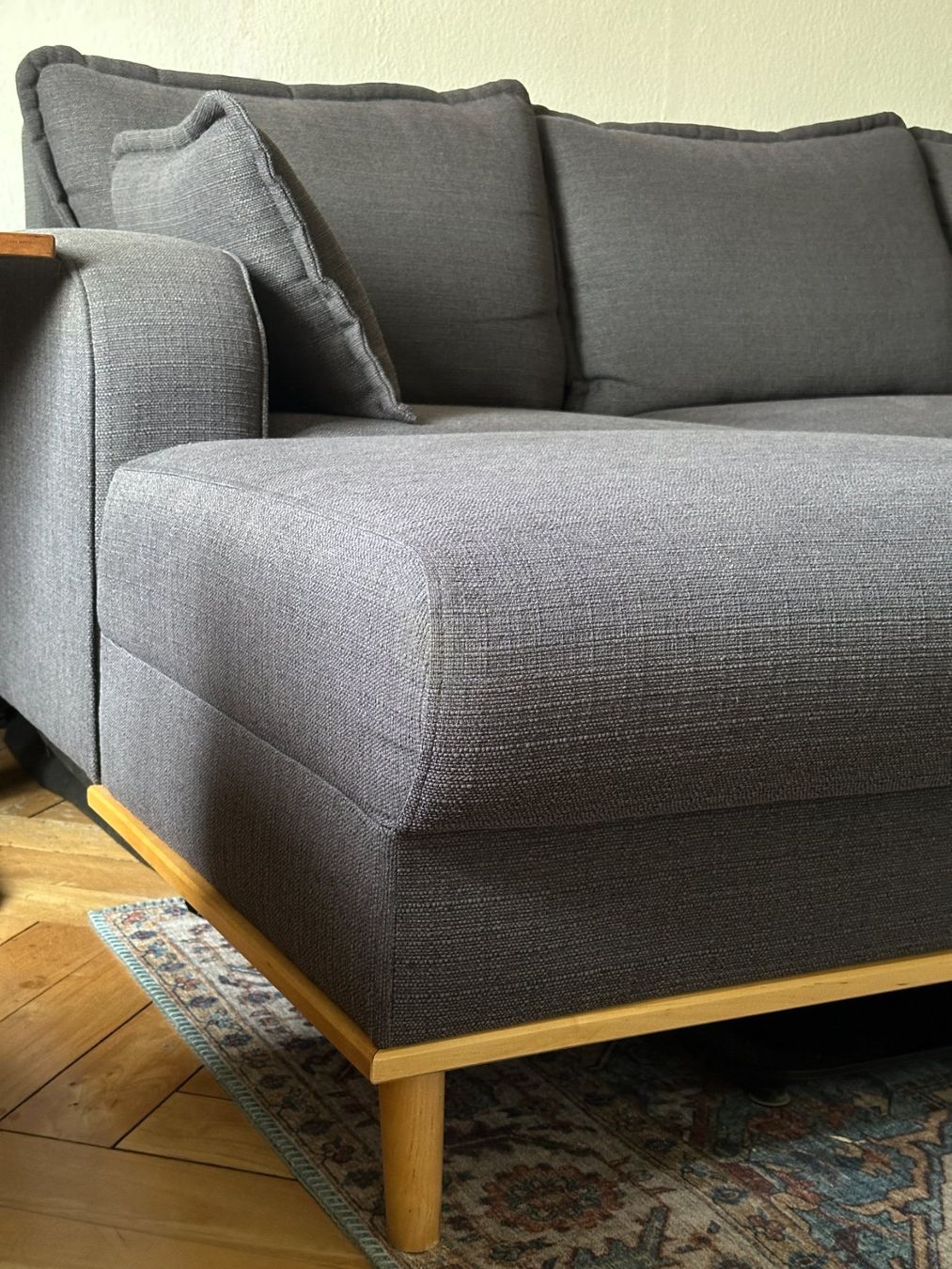 Divani: Modernes Sofa, dunkelgrau, guter Zustand – Usato da Luzern venduto da alexanderbolgov 2