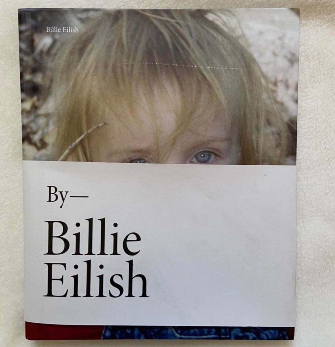 Libri: Billie Eilish Photo Book – Nuovo (secondo la descrizione) da Freienstein venduto da moloxy