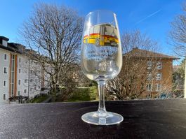 Postauto  NAW Hess  BH4-23  P 24444  (1993)  Rotwein-Glas
