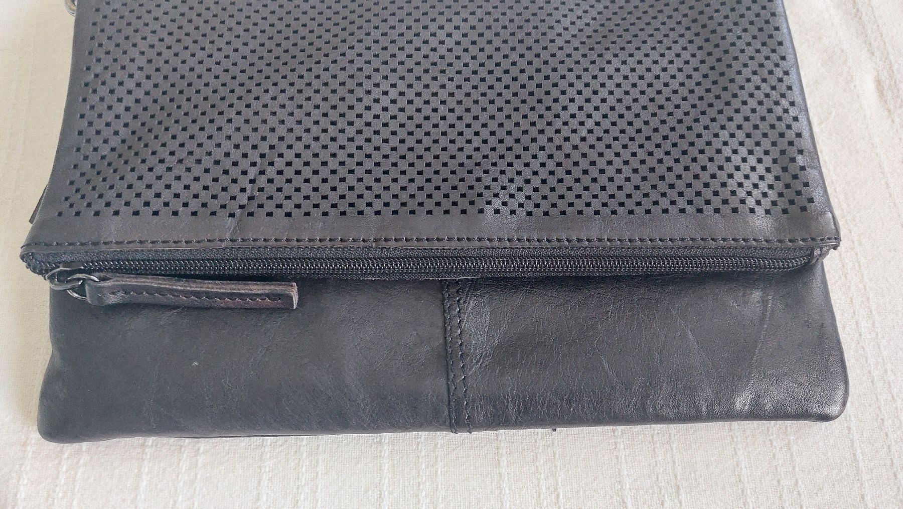 Borse da donna: Tasche Leder schwarz perforiert  – Nuovo (secondo la descrizione) da Rain venduto da Lillyfra
