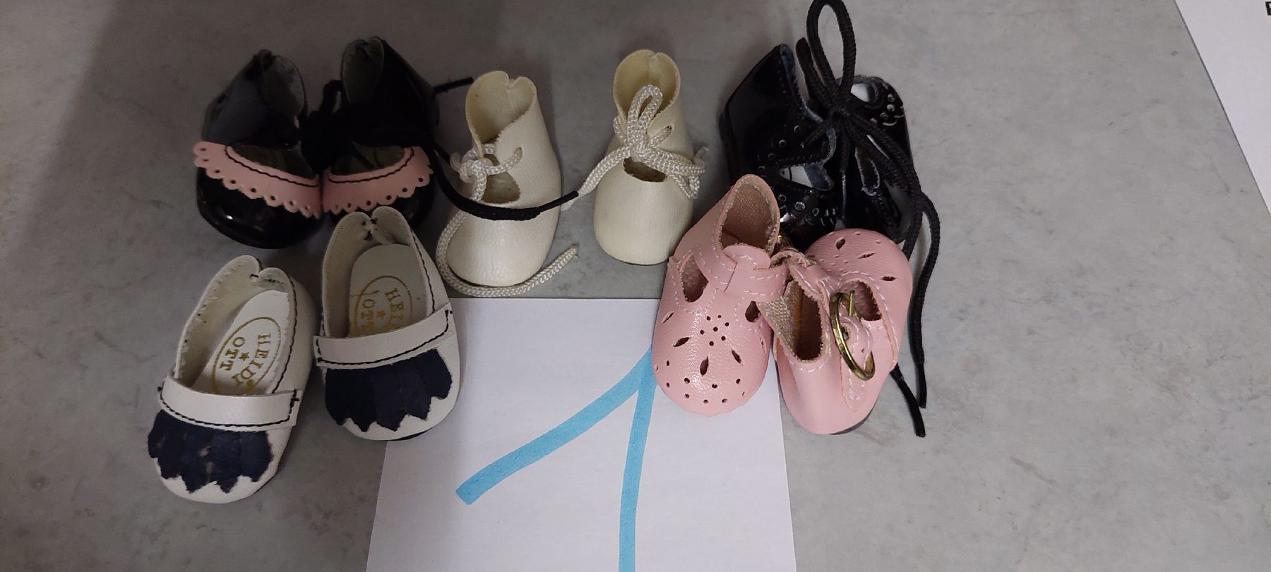 Bambole: 5Paar Puppenschuhe  – Nuovo (secondo la descrizione) da Muri AG venduto da nindo1 5