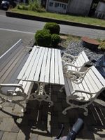 Gartentisch mit Bänken weiss Eisen Holz