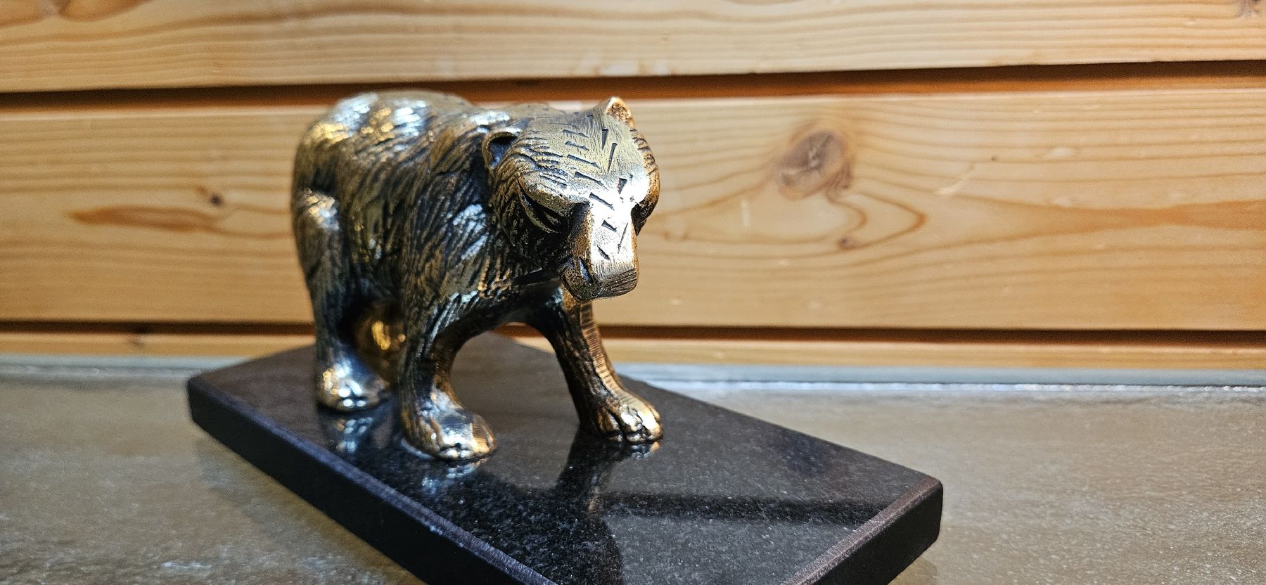 Figuren: Messing Bär auf Granitsockel, 🐻 – Gebraucht aus Bözberg von L-G 4