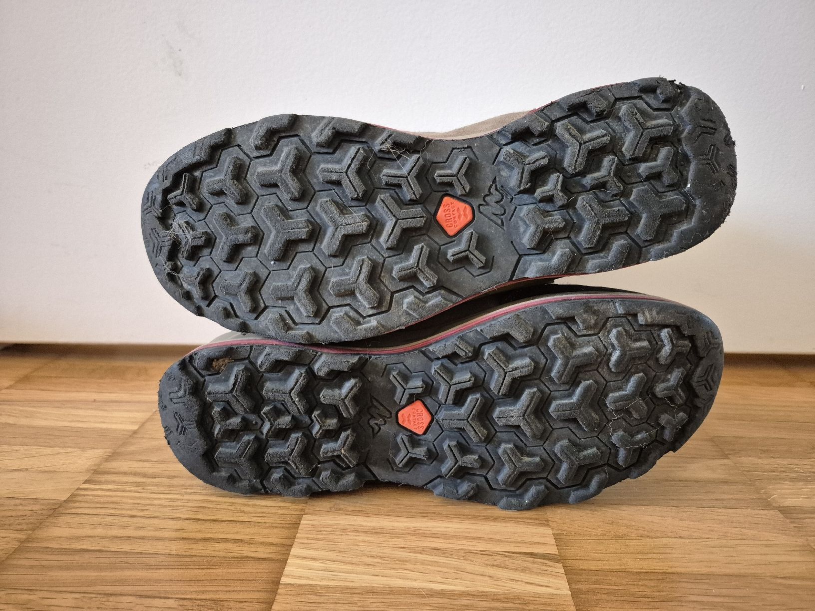 Decathlon Damenschuhe: Quechua Wanderschuhe, wasserdicht, Grösse 39, neuwertig – Neu (gemäss Beschreibung) aus Volketswil von Sbloona 3