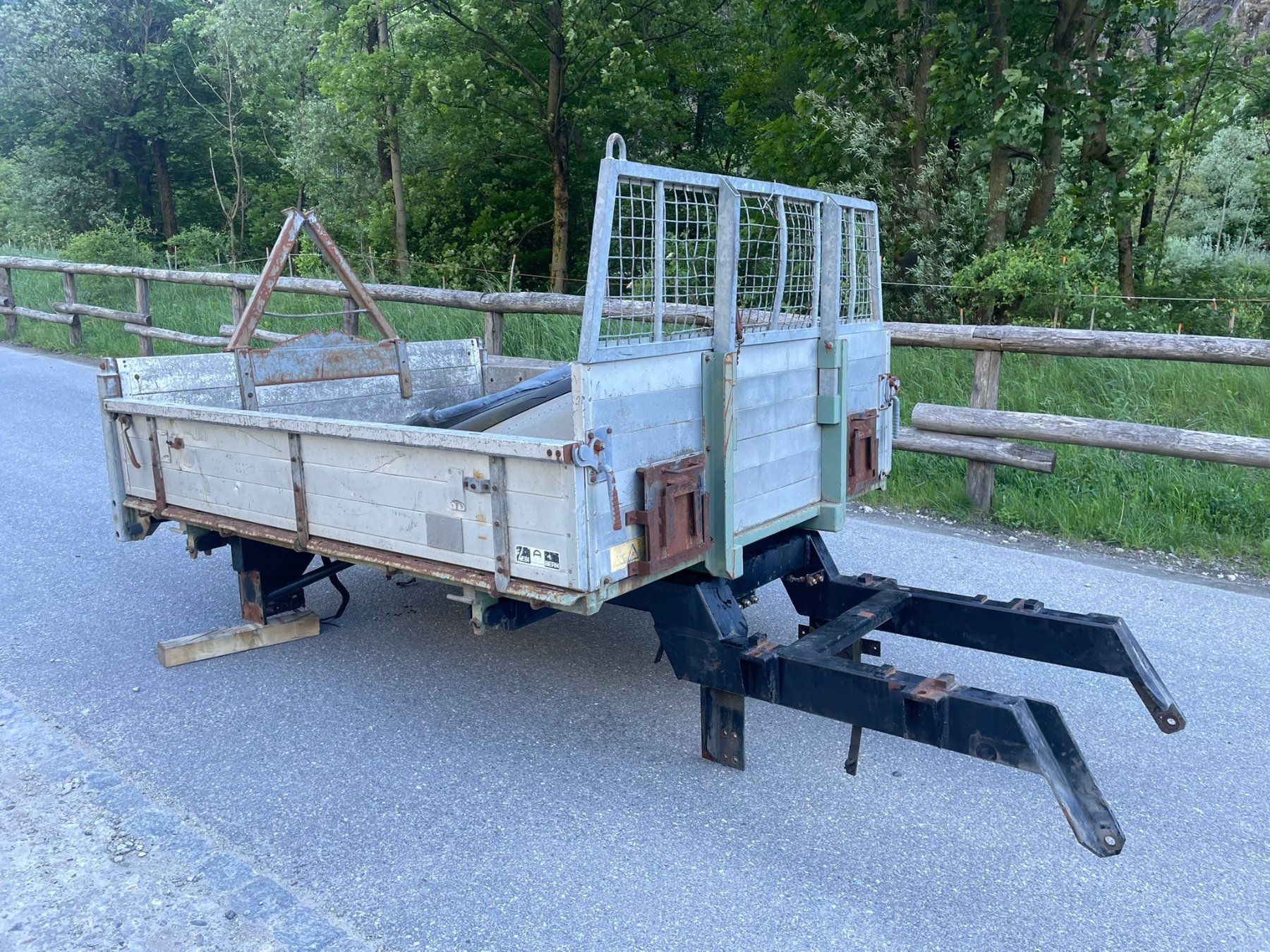 Mercedes-Benz Autoribaltabili: Unimog Dreiseitenkipper mit Krankonsol – Usato da Chiggiogna venduto da albetta55 3