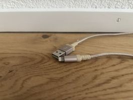 USB-A auf Lightning Ladekabel: 185 cm, guter Zustand