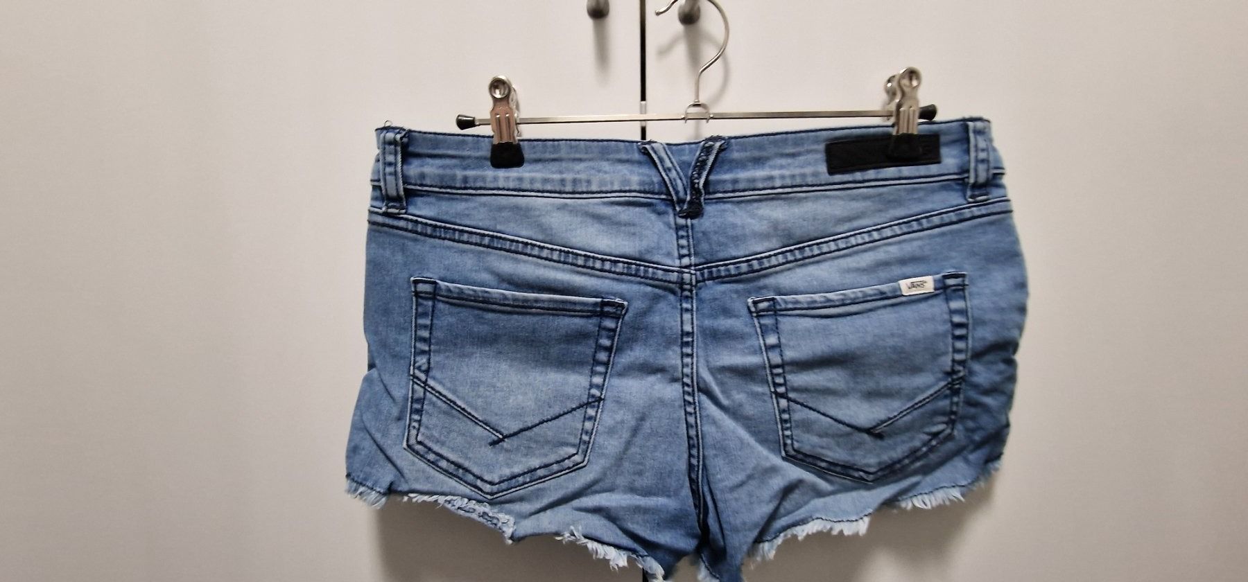 Vans Jeans: Vans Hotpants – Usato da Oftringen venduto da bin_2wk8