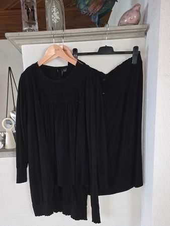 4teiler, jupe, bluse schwarz, weiss mit print und cardigan