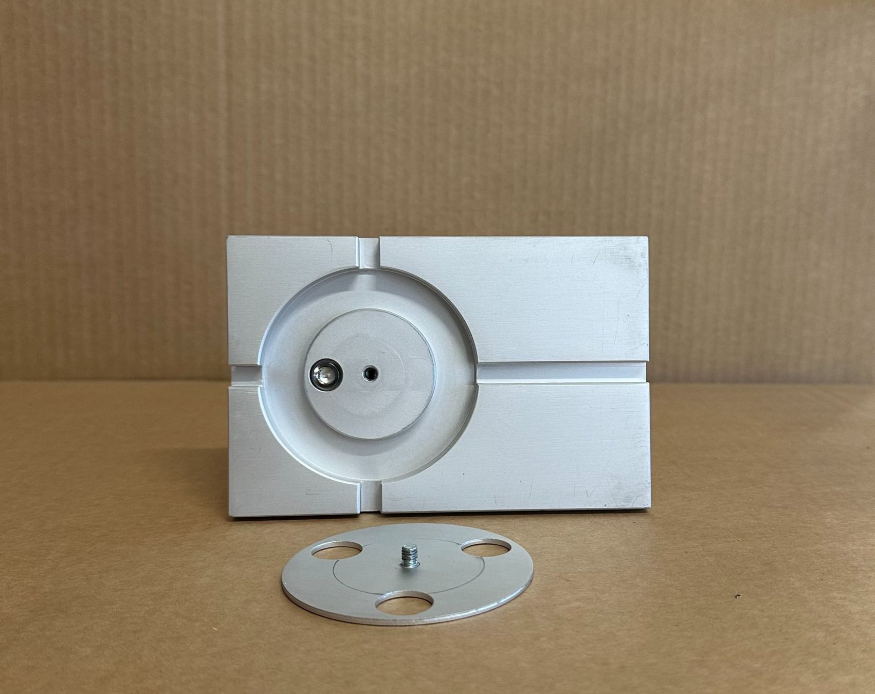 Sonstige Dekorationen & Accessoires: Kopfhörerständer aus Aluminium – Gebraucht aus Dietikon von DQSolutions 4