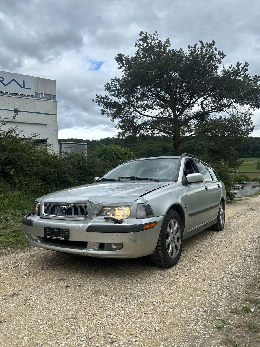 Volvo Automobili: Volvo V40 2.0 Turbo – Usato da Gals venduto da aya_p7pd 1