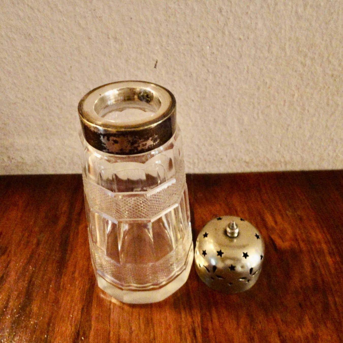 Zuccheriere: Antiker Glas-Zuckerstreuer. – Usato da Wädenswil venduto da FILI10 4