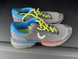 True Motion Laufschuhe Grösse EUR 44.5 US 10.5