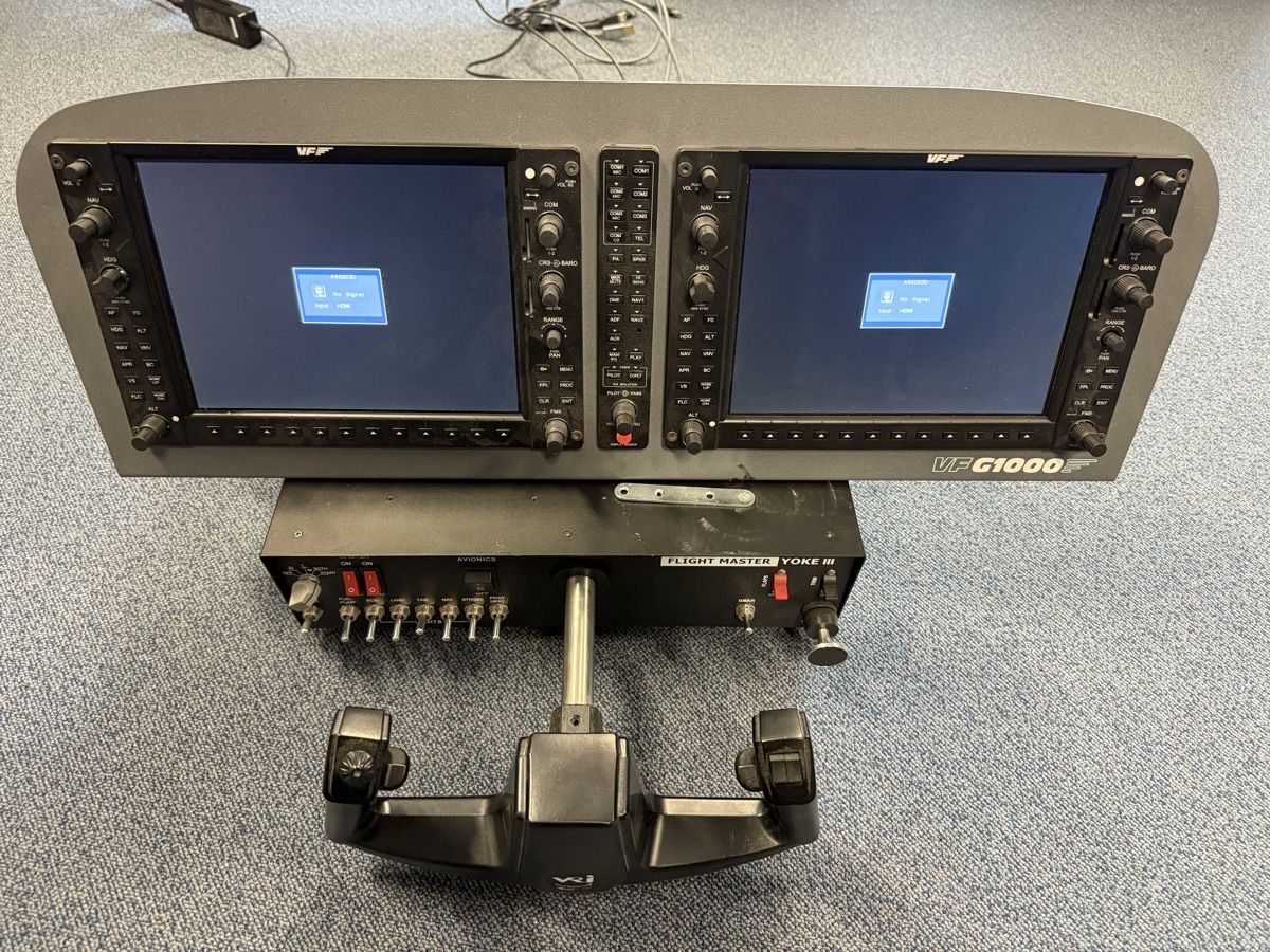 Sistema di controllo: Virtual Fly G1000 + Wilco Flight Yoke Master 3 simulator – Usato da Küsnacht ZH venduto da CRev 3