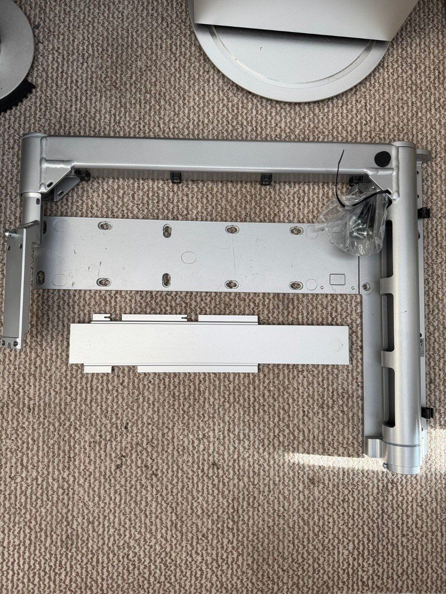 Staffa per monitor: BeoVison Avant-55 Motor Wall Bracket NG Silver – Nuovo e nell'imballaggio originale da Sion venduto da Bang-OlufsenSion