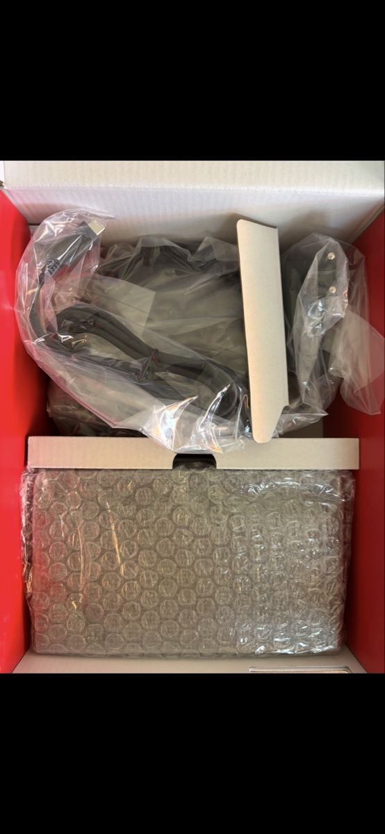 Nintendo Console: Nintendo Switch OLED NEU mit Originalverpackung – Nuovo e nell'imballaggio originale da Wangen ZH venduto da cri_rnp9 1