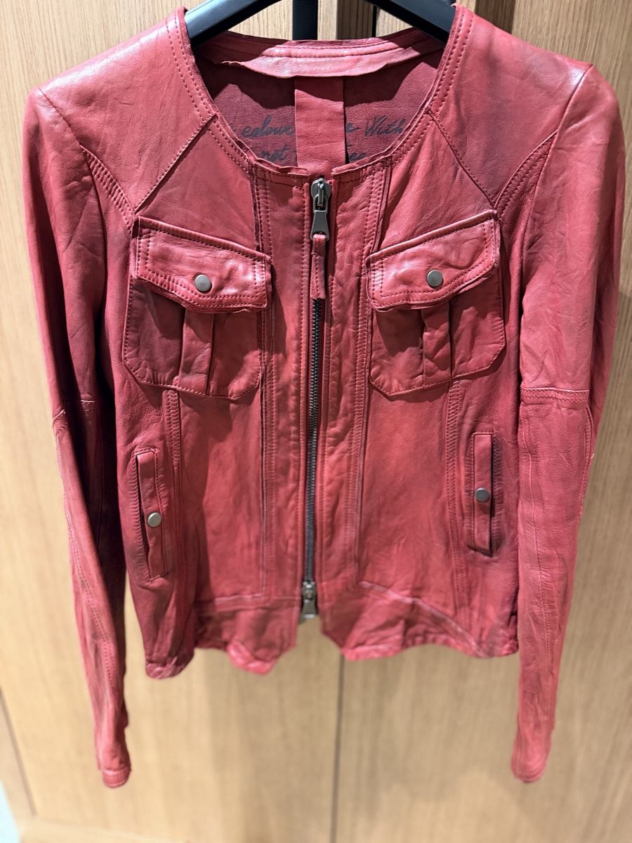 Vestes: Womes Red Soft Leather Jacket Gr 36 – Neuf (Voir description) à Zürich par Swiss_Bea
