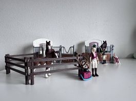 Schleich Pferde-Set mit Stall gebraucht