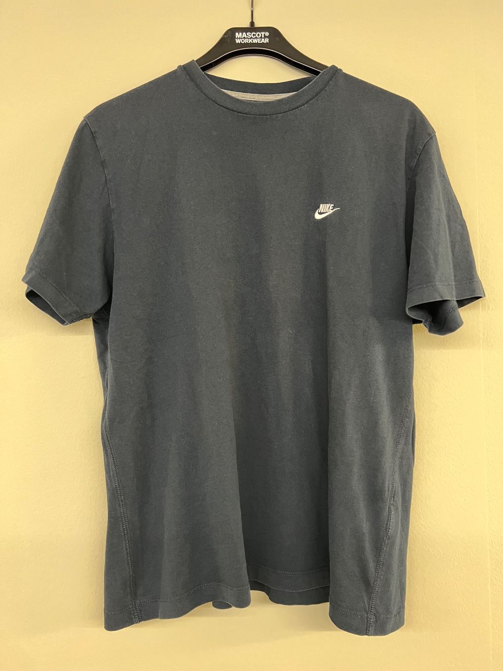 Nike T-shirt: T-Shirt NIKE – Usato da Zürich venduto da pamleano