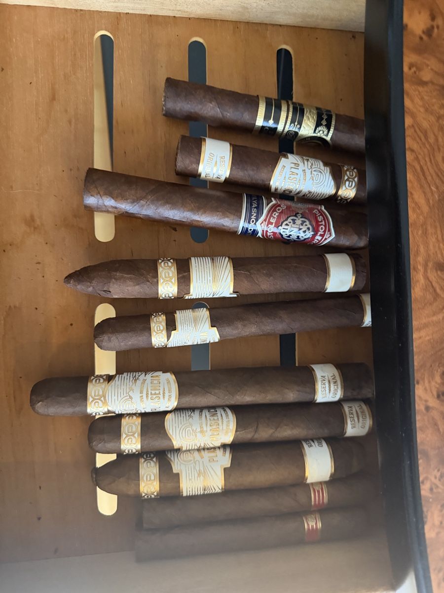 Zigarren: Humidor mit Zigarren – Gebraucht aus Riehen von Elea13 2