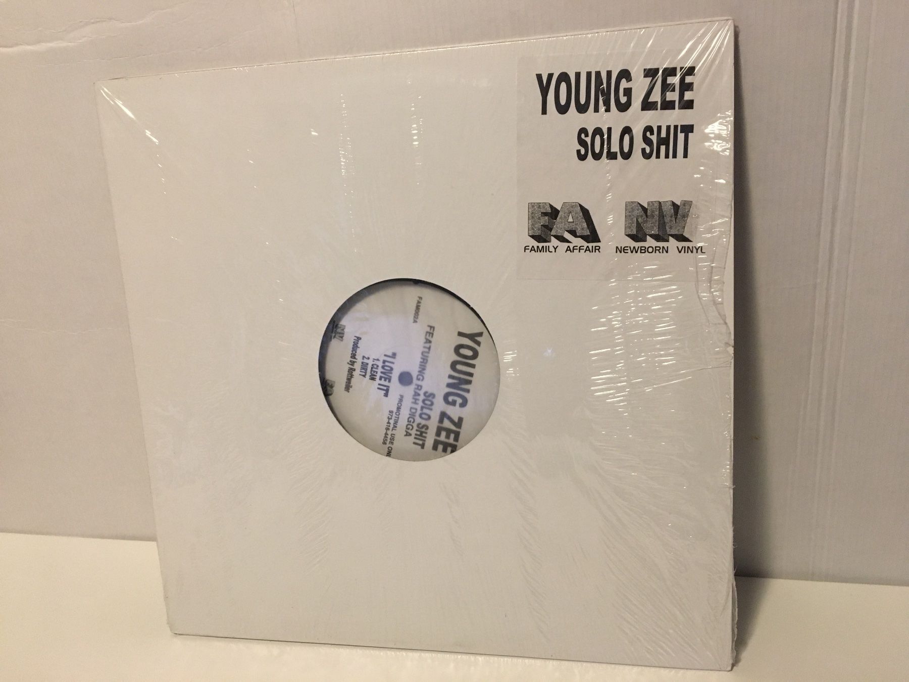 Schallplatten: YOUNG ZEE - SOLO SHIT - Schallplatte - FA NV – Gebraucht aus Andwil SG von Rainboli