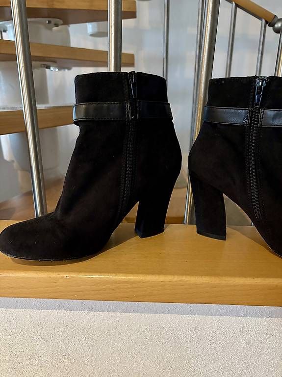 Scarpe da donna: Bottines noires Bata 38 – Usato da Perroy venduto da barballalla 2
