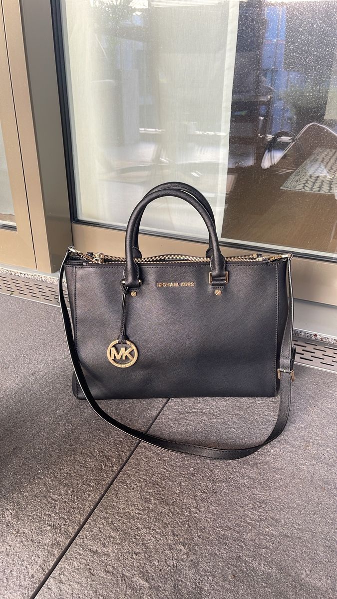 Michael Kors Borse da donna: Elegante Michael Kors Tasche in Schwarz – Usato da Adliswil venduto da jota_
