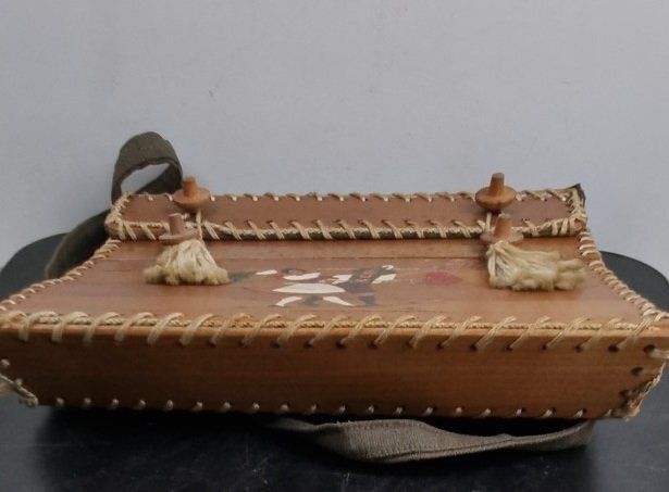 Taschen für Damen: Handtasche aus Holz und Stoff Trachtenmode – Gebraucht aus Flums von Flumsantik 1