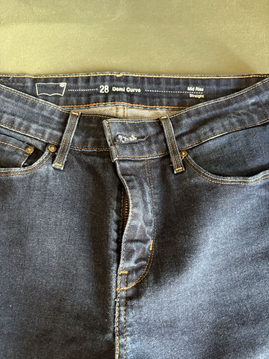 Levi's Jeans: Jeans Demi Curve Levi’s – Usato da Genève venduto da Bouux 1