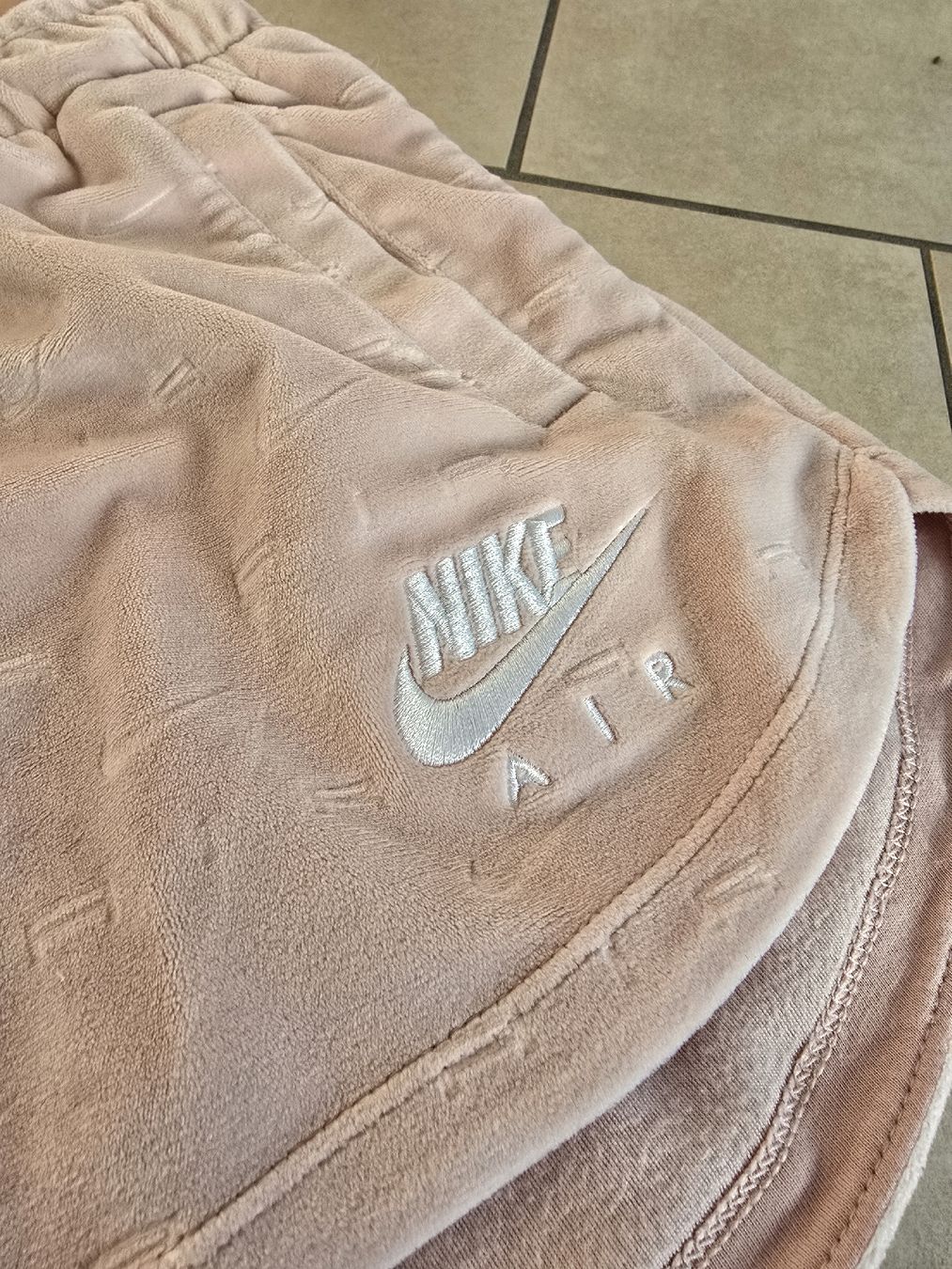Nike Pantaloni: Nike Air Shorts - Grösse M – Usato da Rickenbach b. Wil venduto da VeryLovelyThings 2