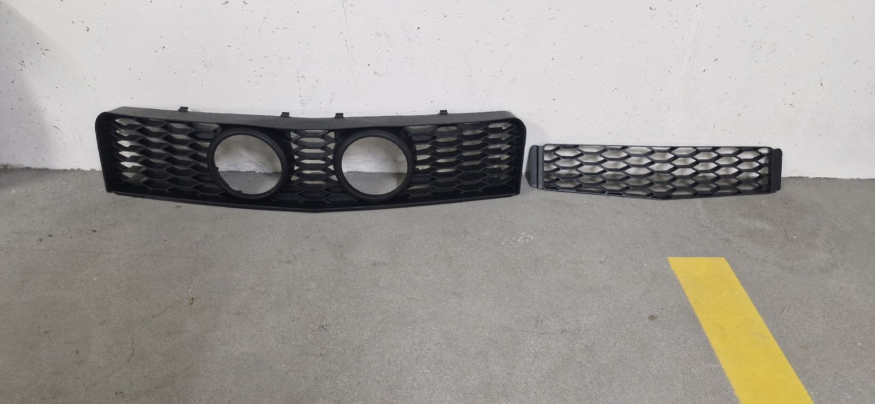 Ford Tutti pezzi di ricambio auto: Grill Ford Mustang S197 – Usato da Gutenswil venduto da Ess_dv5b