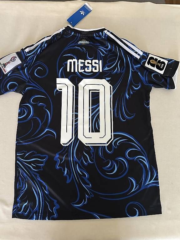 Maillots de corps & Pantalons: Messi 10 Trikot  – D'occasion à Birr par rob_d6wl 1