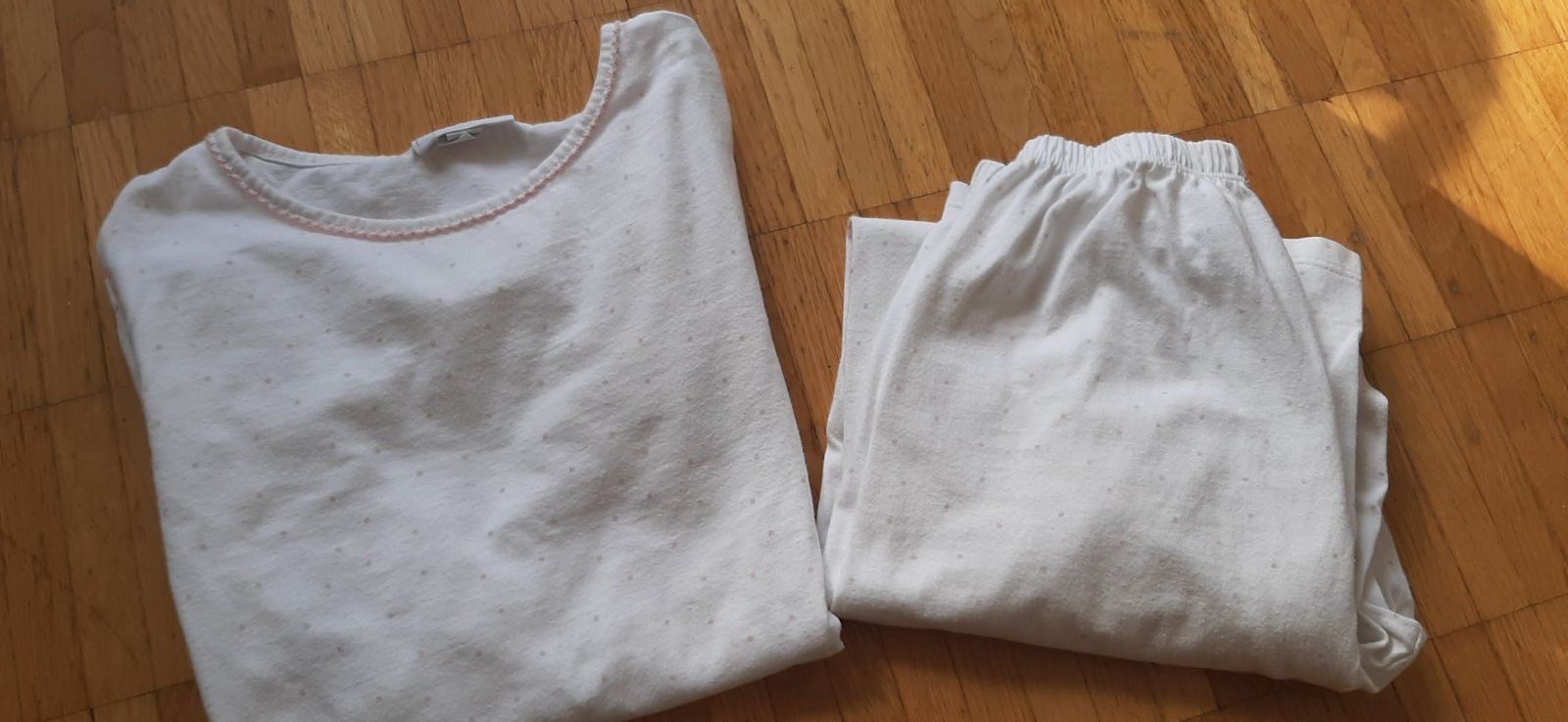 Pyjamas & Ähnliches: Pyjama Mädchen Gr140 – Gebraucht aus Volketswil von AKozacenko 1
