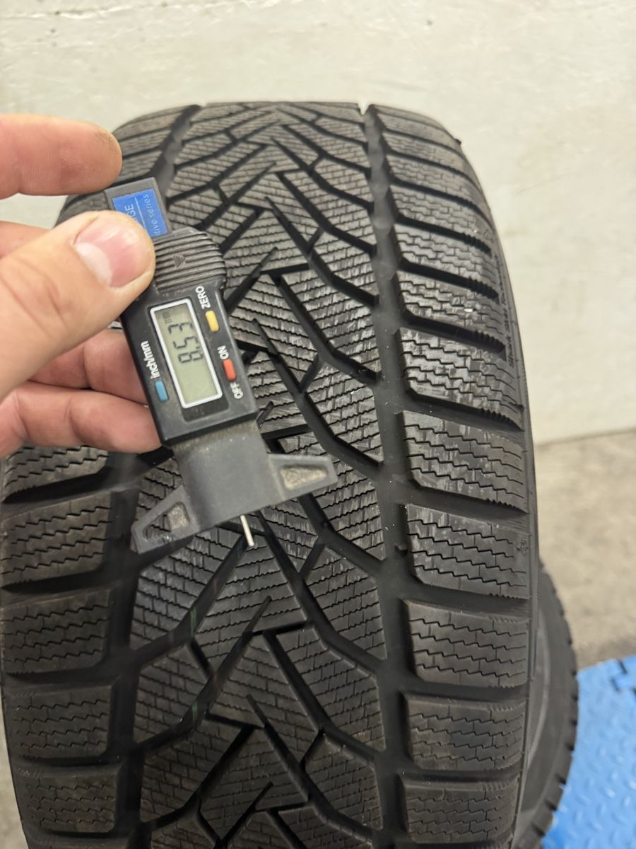 Pneus & Kompletträder: Winterreifen 245/40R19 – Gebraucht aus Aristau von 020214 3