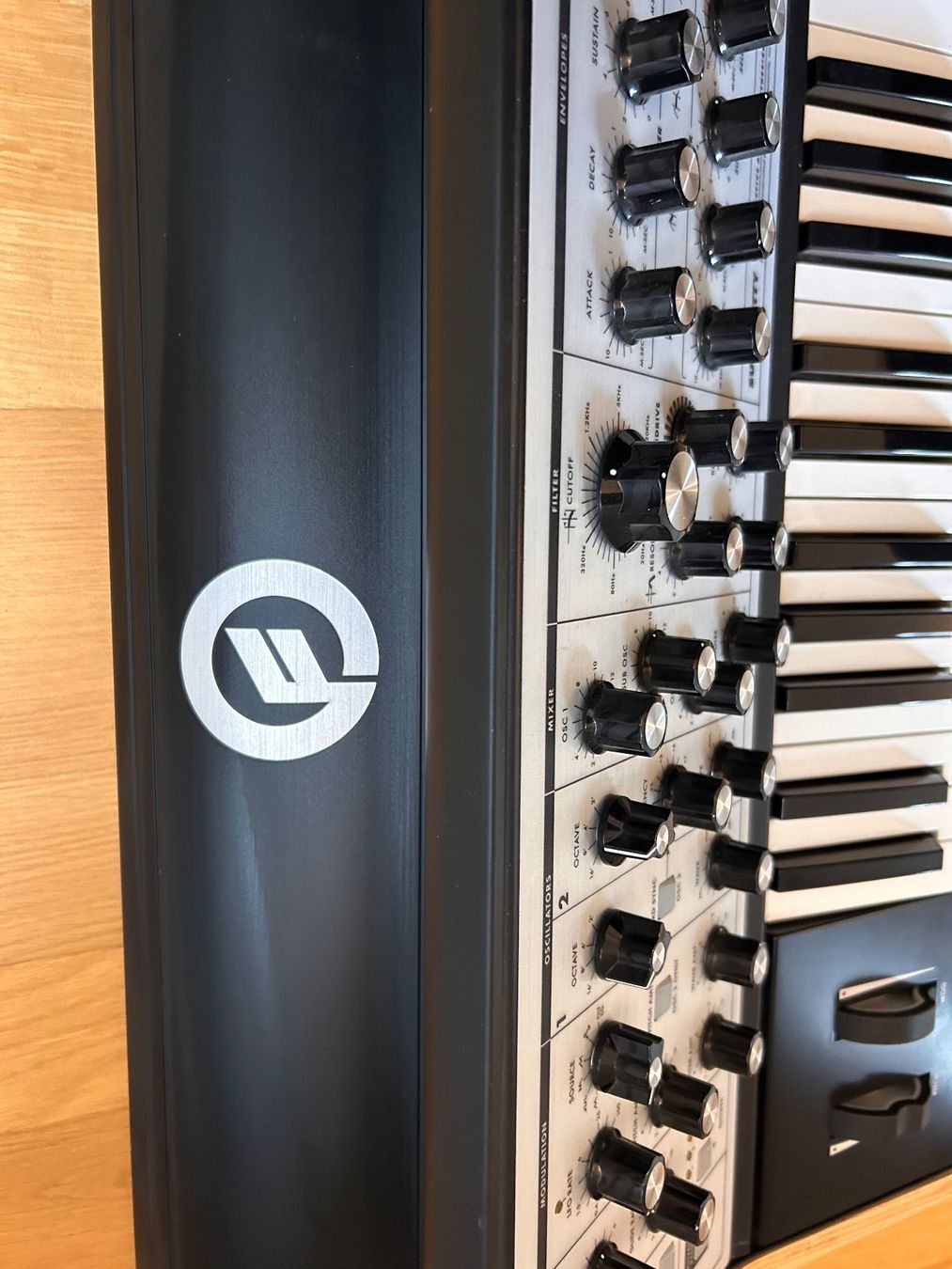 Moog Musikinstrumente: Moog Sub Phatty mit Holz-Sidepanels von "Too Many Synths" – Gebraucht aus St. Gallen von nic_p96r 3