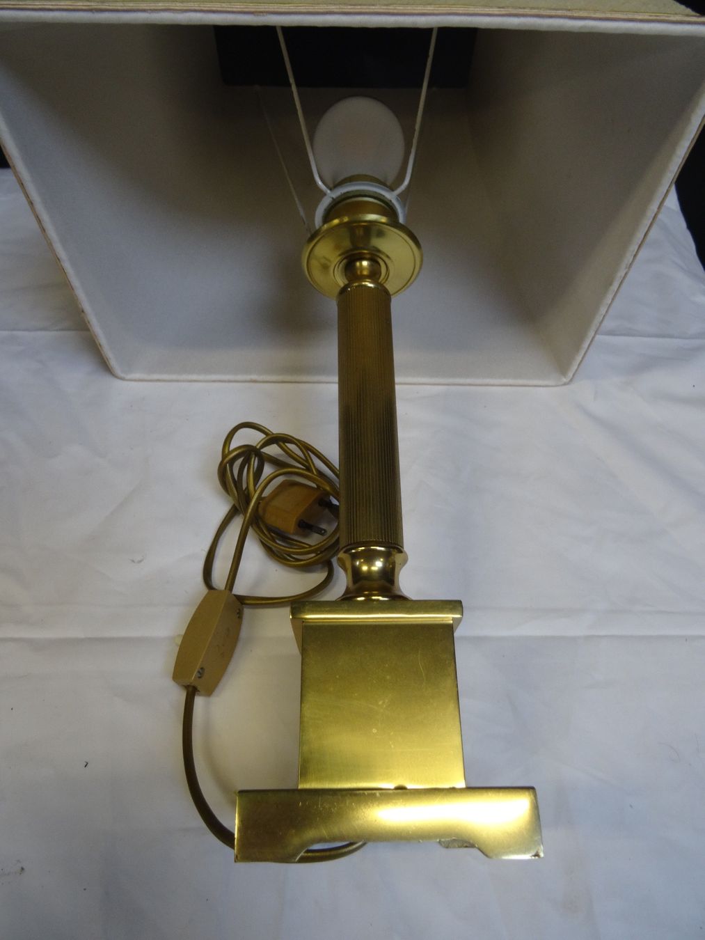 Lampes: LAMPE MIT MESSINGFUSS – D'occasion à Brügg BE par fundus2 5