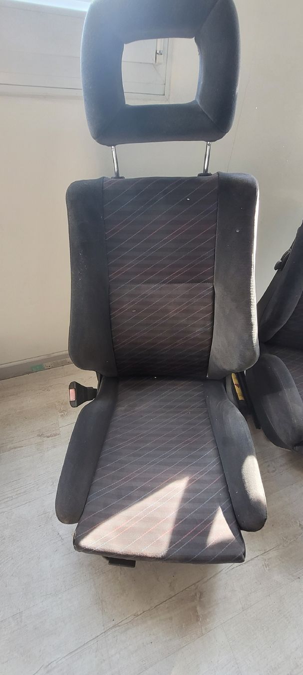 Fiat Tutti pezzi di ricambio auto: Sièges fiat 125 – Usato da Ecublens VD venduto da Sarmale542 1