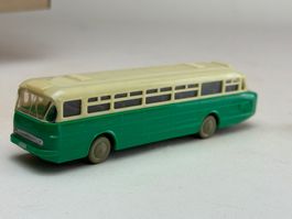 VE1- VEB Plast Reisebus weiss/grün