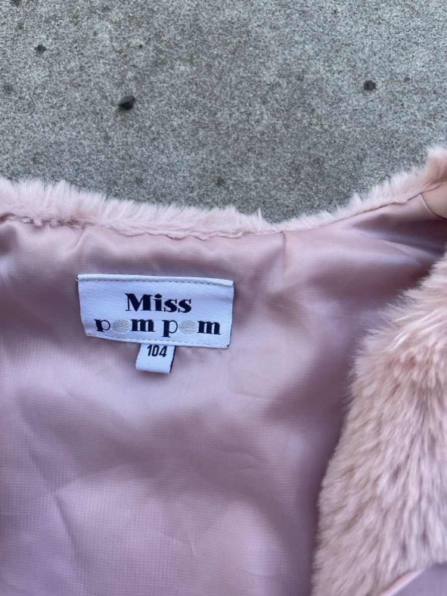 Sonstige Mädchenkleider: Weste rosa miss pompom Kinder gr 104 – Gebraucht aus Zürich von eddiekaterblau 1