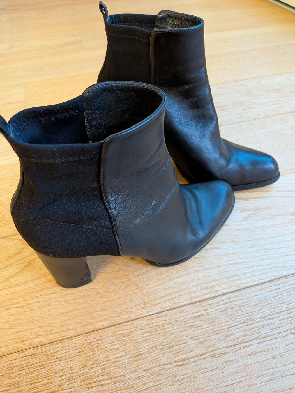Stuart Weitzman Scarpe da donna: Stuart Weitzman Leder Booties mit Absatz, 36.5 – Usato da Winterthur venduto da Prishy 1